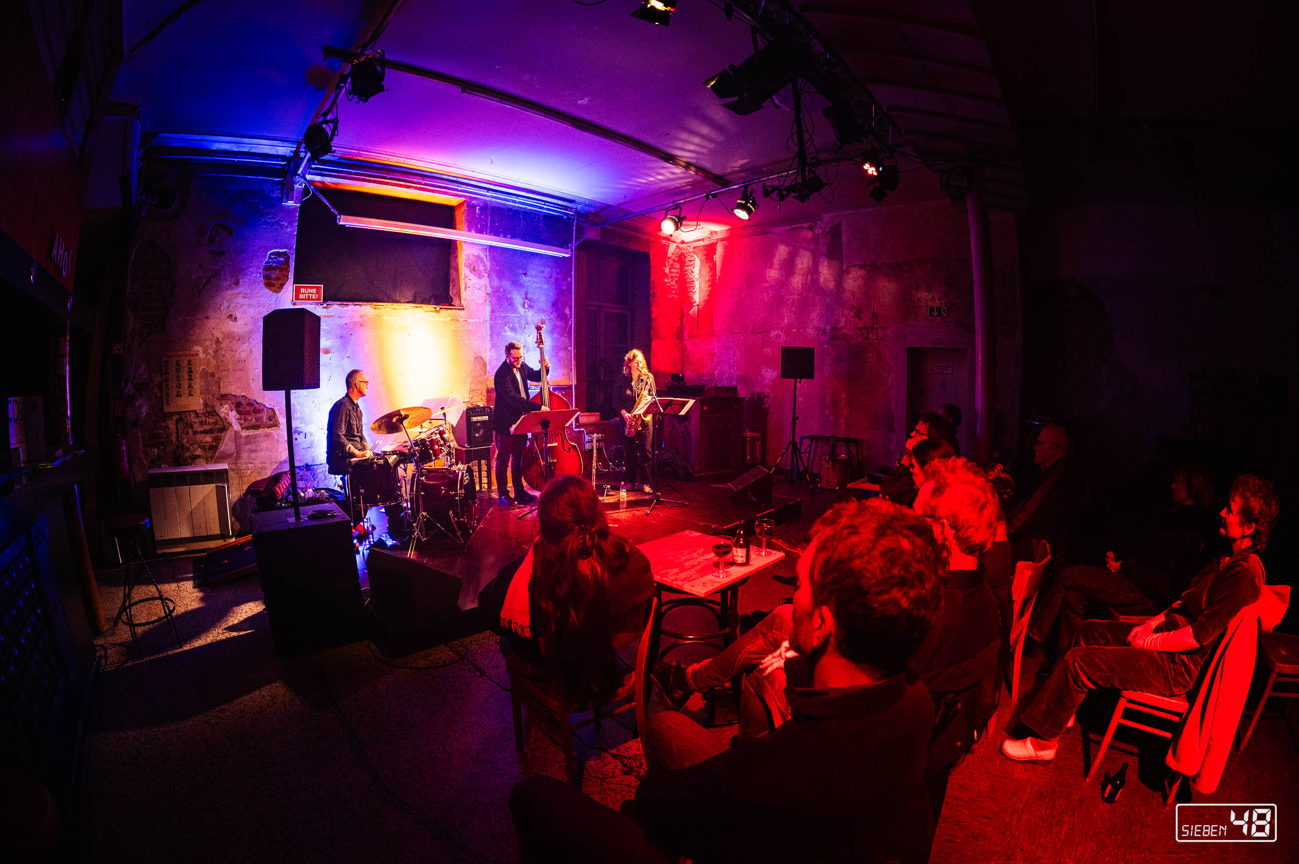 Max_Johnson_Lokal_Harmonie_André_Symann20231107_214417_SZ6_9187