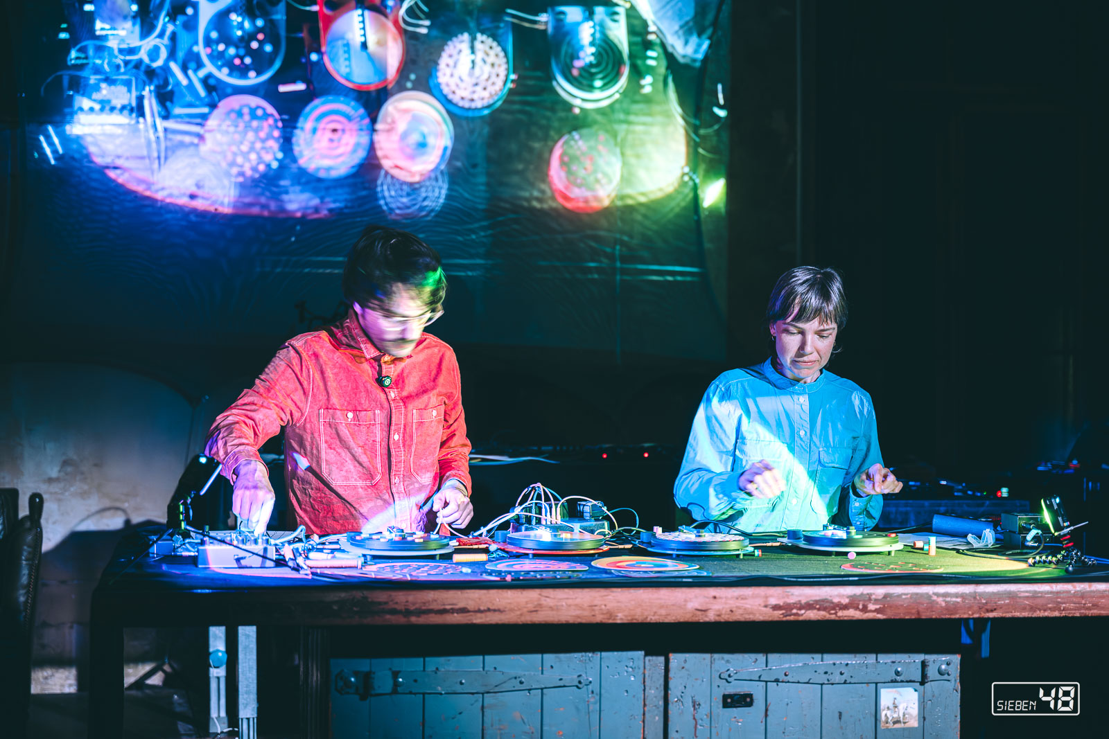 Playtronica_Blaues_Rauschen_Festival_Lokal_Harmonie_20250528_205029_Z08_3749